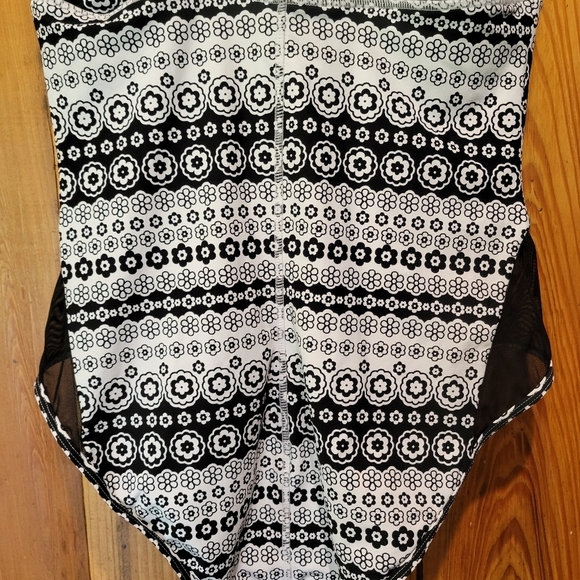 Anne Cole Black and White Patterned Kids One Piece Swimsuit - Picture 6 of 13